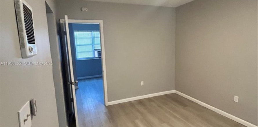 House in Miami, Florida 1 bedroom, 55.74 sq.m. № 2020758