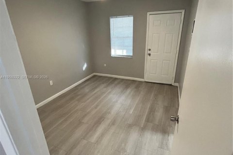 House in Miami, Florida 1 bedroom, 55.74 sq.m. № 2020758 - photo 2