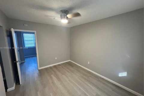 House in Miami, Florida 1 bedroom, 55.74 sq.m. № 2020758 - photo 3