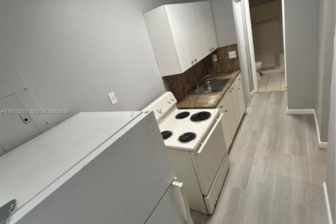 House in Miami, Florida 1 bedroom, 55.74 sq.m. № 2020758 - photo 6