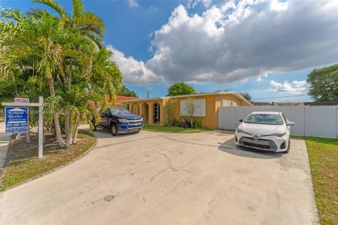 Купить виллу или дом в Майами, Флорида 3 спальни, 95.41м2, № 1971452 - фото 3