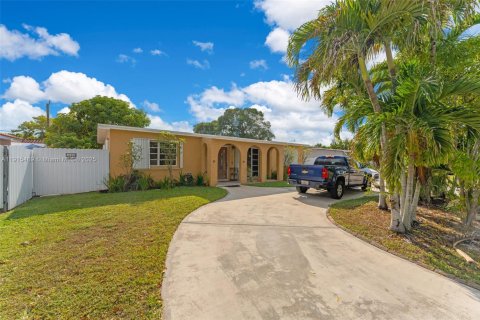 Купить виллу или дом в Майами, Флорида 3 спальни, 95.41м2, № 1971452 - фото 2