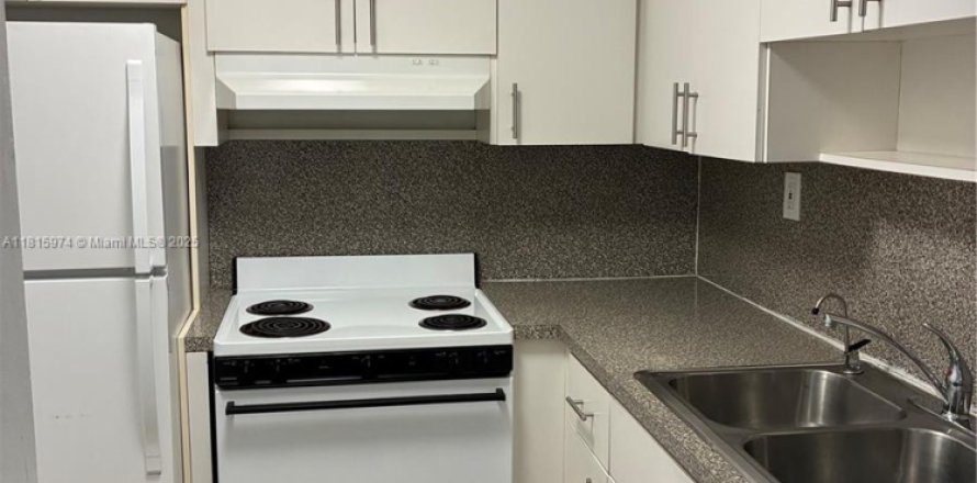 Condo in Hialeah, Florida, 2 bedrooms № 1772407