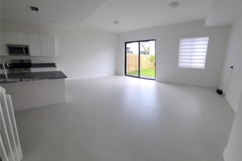 Touwnhouse à louer à Homestead, Floride: 4 chambres № 2001307 - photo 2