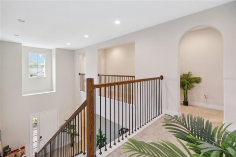 House in Winter Garden, Florida 5 bedrooms, 378.02 sq.m. № 1529532 - photo 15