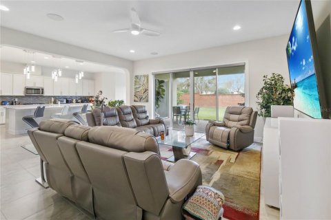 House in Winter Garden, Florida 5 bedrooms, 378.02 sq.m. № 1529532 - photo 11