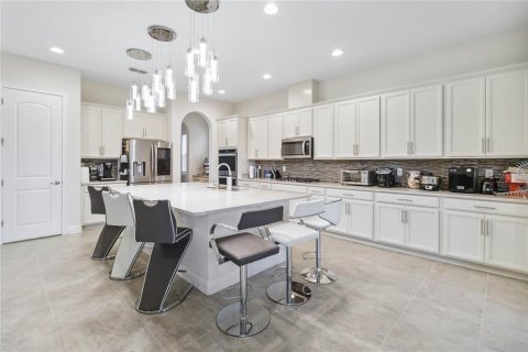 House in Winter Garden, Florida 5 bedrooms, 378.02 sq.m. № 1529532 - photo 3