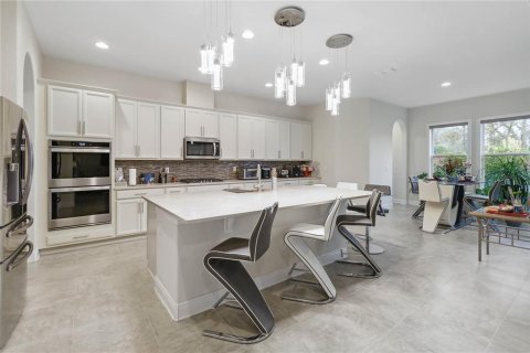 House in Winter Garden, Florida 5 bedrooms, 378.02 sq.m. № 1529532 - photo 6