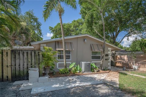 Casa en alquiler en Fort Lauderdale, Florida, 2 dormitorios, 94.11 m2 № 2057757 - foto 2