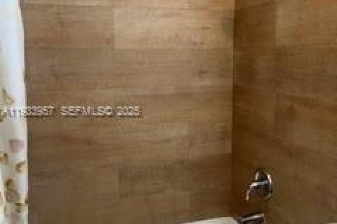 Casa en alquiler en Fort Lauderdale, Florida, 2 dormitorios, 94.11 m2 № 2057757 - foto 9