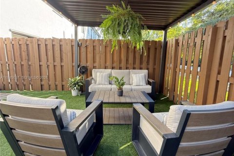 Townhouse in Homestead, Florida 3 bedrooms, 169.73 sq.m. № 2003018 - photo 19