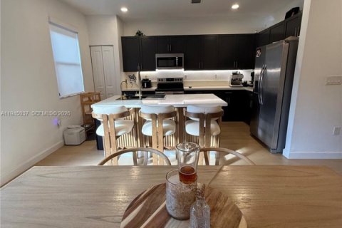 Townhouse in Homestead, Florida 3 bedrooms, 169.73 sq.m. № 2003018 - photo 16