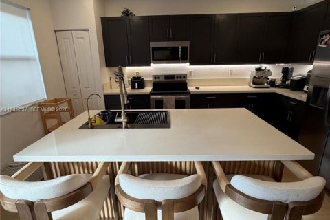 Townhouse in Homestead, Florida 3 bedrooms, 169.73 sq.m. № 2003018 - photo 15