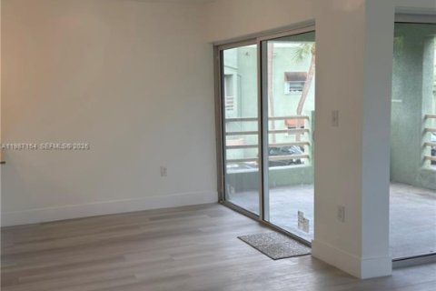 Condominio en alquiler en Miami, Florida, 1 dormitorio, 71.26 m2 № 2051011 - foto 3