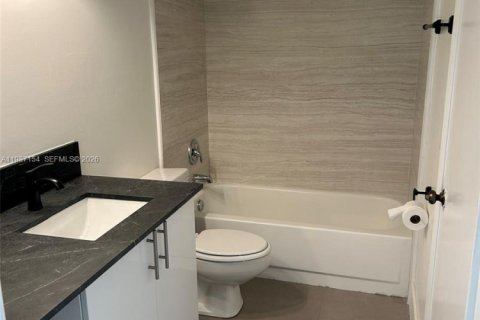 Condominio en alquiler en Miami, Florida, 1 dormitorio, 71.26 m2 № 2051011 - foto 5