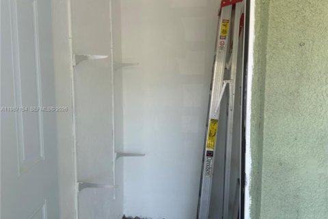 Condominio en alquiler en Miami, Florida, 1 dormitorio, 71.26 m2 № 2051011 - foto 16