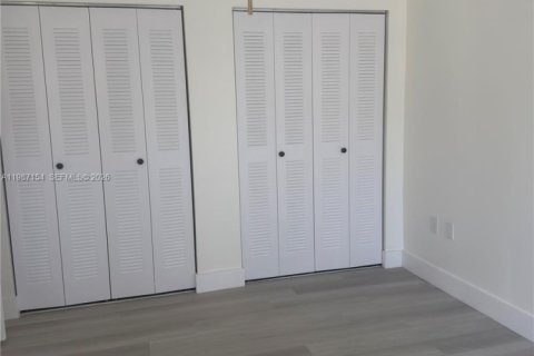 Condominio en alquiler en Miami, Florida, 1 dormitorio, 71.26 m2 № 2051011 - foto 17