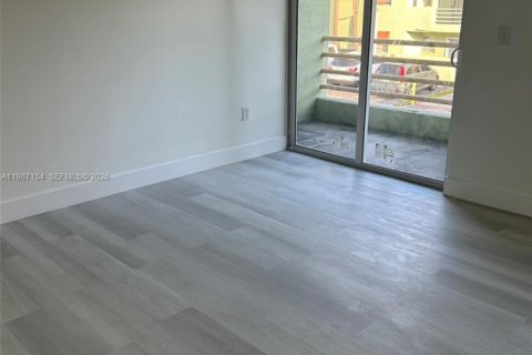 Condominio en alquiler en Miami, Florida, 1 dormitorio, 71.26 m2 № 2051011 - foto 7