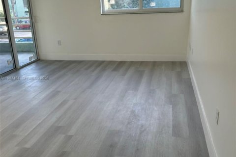 Condominio en alquiler en Miami, Florida, 1 dormitorio, 71.26 m2 № 2051011 - foto 4