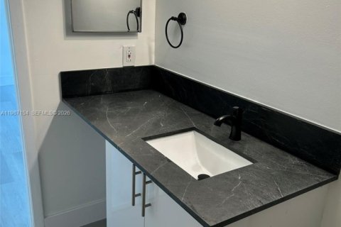 Condominio en alquiler en Miami, Florida, 1 dormitorio, 71.26 m2 № 2051011 - foto 6