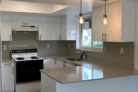 Condominio en Miami, Florida, 1 dormitorio № 2051011