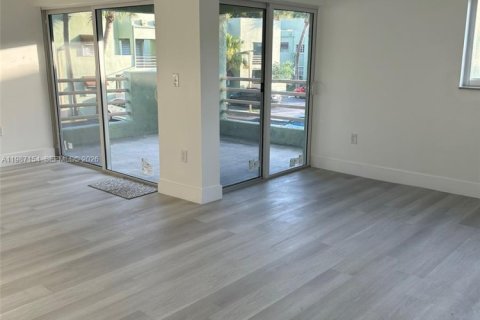 Condominio en alquiler en Miami, Florida, 1 dormitorio, 71.26 m2 № 2051011 - foto 2