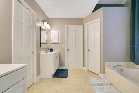 House in Apopka, Florida 3 bedrooms, 153.85 sq.m. № 1616924 - photo 14