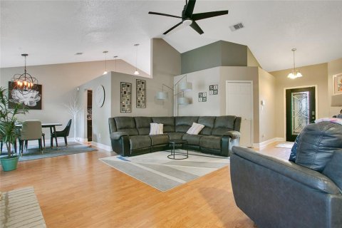 House in Apopka, Florida 3 bedrooms, 153.85 sq.m. № 1616924 - photo 5