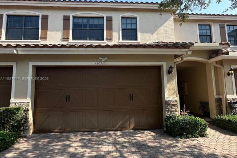 Adosado en alquiler en Plantation, Florida, 3 dormitorios, 175.77 m2 № 1989050 - foto 2