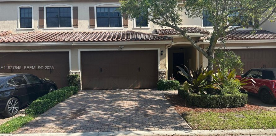 Adosado en Plantation, Florida 3 dormitorios, 175.77 m2 № 1989050