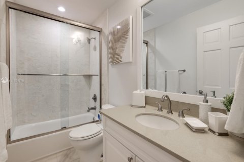 Condo in Miami Beach, Florida, 3 bedrooms  № 2040880 - photo 25