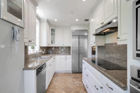 Condo in Miami Beach, Florida, 3 bedrooms  № 2040880 - photo 10