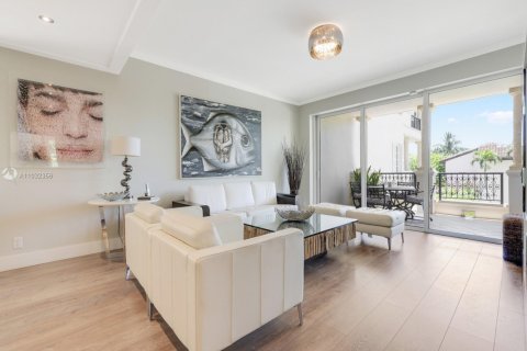 Condo in Miami Beach, Florida, 3 bedrooms  № 2040880 - photo 3