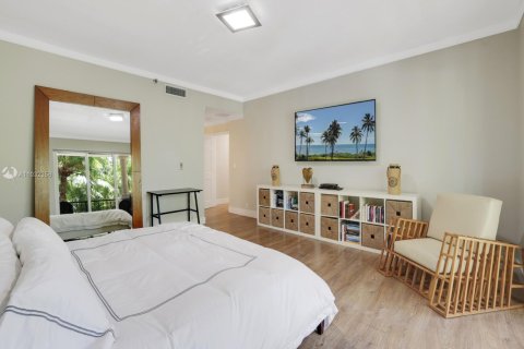 Condo in Miami Beach, Florida, 3 bedrooms  № 2040880 - photo 23