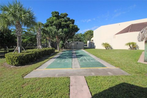 Condo in Sunrise, Florida, 2 bedrooms  № 2190708 - photo 19