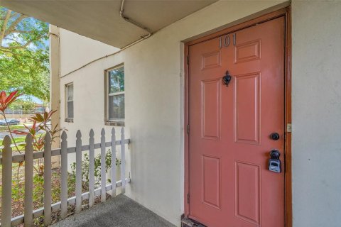 Condo in Sunrise, Florida, 2 bedrooms  № 2190708 - photo 20