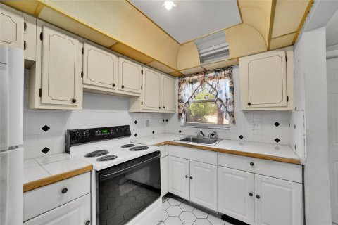 Condo in Sunrise, Florida, 2 bedrooms  № 2190708 - photo 5