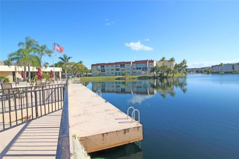 Condo in Sunrise, Florida, 2 bedrooms  № 2190708 - photo 25