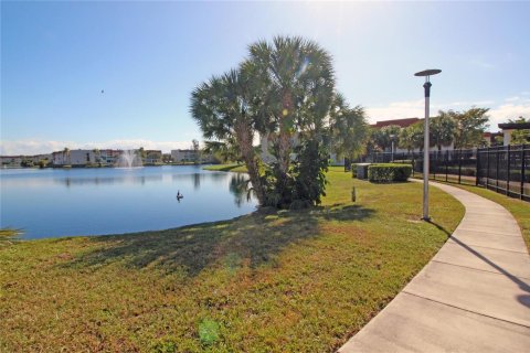 Condo in Sunrise, Florida, 2 bedrooms  № 2190708 - photo 22