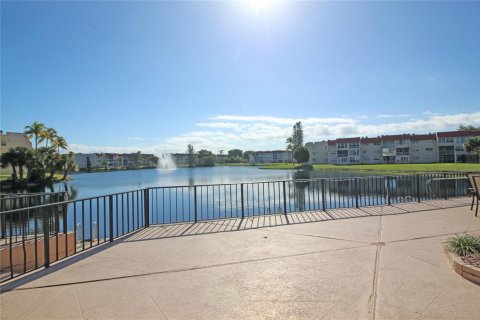 Condo in Sunrise, Florida, 2 bedrooms  № 2190708 - photo 26