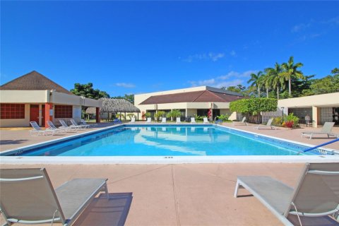 Condo in Sunrise, Florida, 2 bedrooms  № 2190708 - photo 3