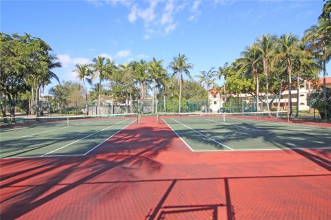 Condo in Sunrise, Florida, 2 bedrooms  № 2190708 - photo 17