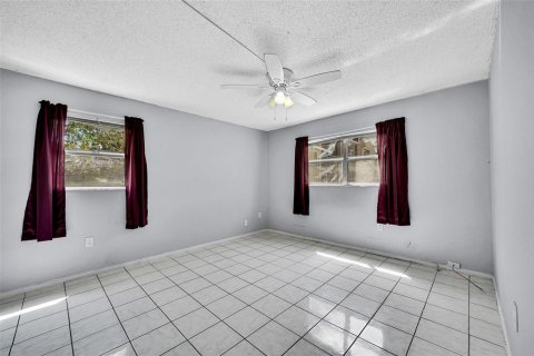 Condo in Sunrise, Florida, 2 bedrooms  № 2190708 - photo 13