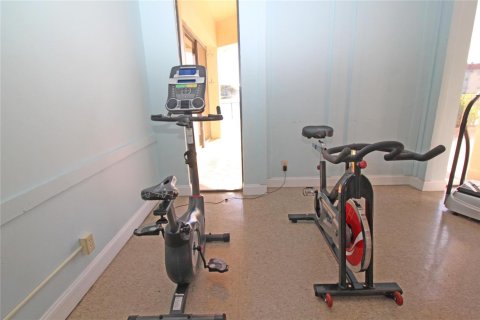 Condo in Sunrise, Florida, 2 bedrooms  № 2190708 - photo 29