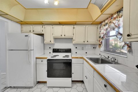 Condo in Sunrise, Florida, 2 bedrooms  № 2190708 - photo 6