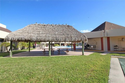 Condo in Sunrise, Florida, 2 bedrooms  № 2190708 - photo 21