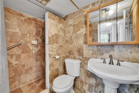 Condo in Sunrise, Florida, 2 bedrooms  № 2190708 - photo 12