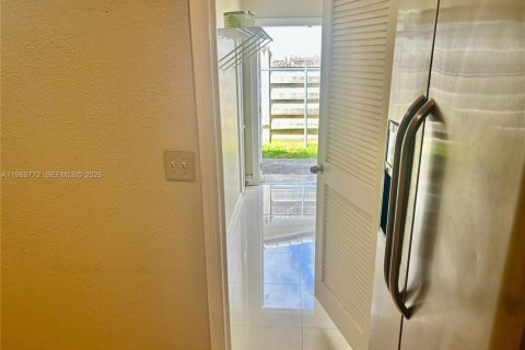 House in Hollywood, Florida 3 bedrooms, 148.92 sq.m. № 2062403 - photo 13