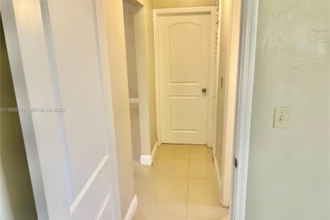 House in Hollywood, Florida 3 bedrooms, 148.92 sq.m. № 2062403 - photo 25