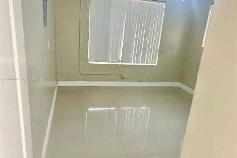 House in Hollywood, Florida 3 bedrooms, 148.92 sq.m. № 2062403 - photo 14